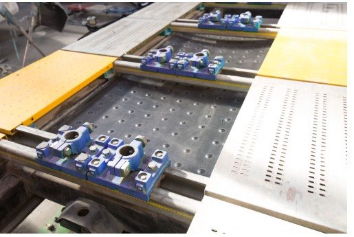 Chassis measurement and alignment equipment in the workshop